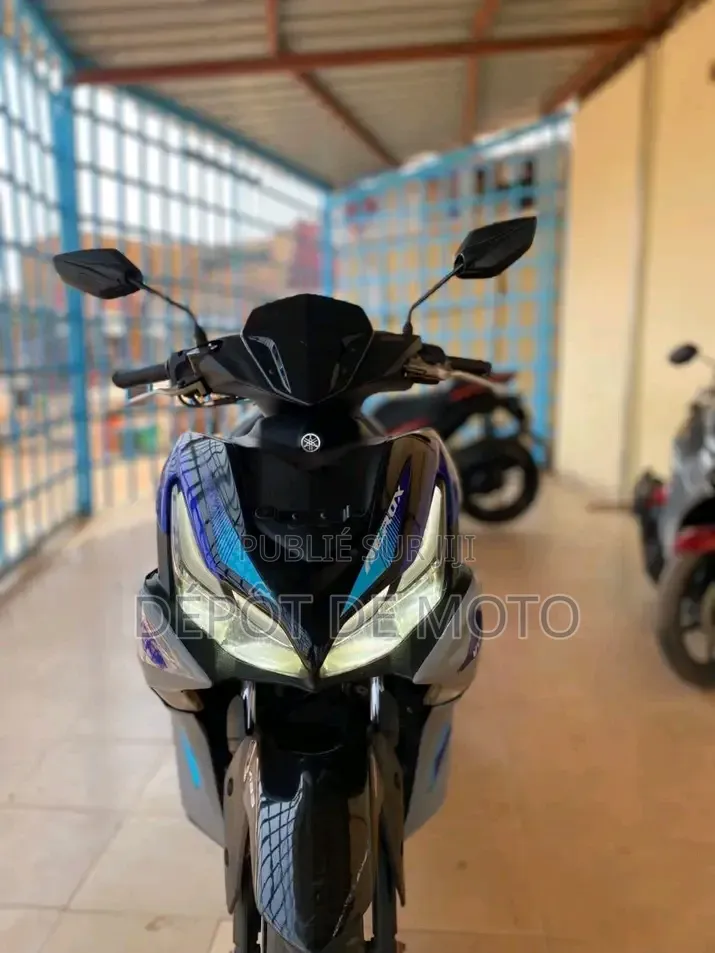 Nouveau Yamaha 2026 Gris
