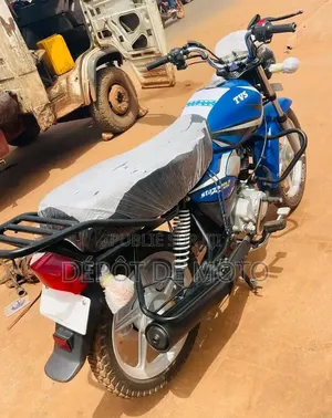 Nouveau TVS HLX 125 2025 Bleu