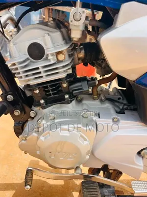 Nouveau TVS HLX 125 2025 Bleu