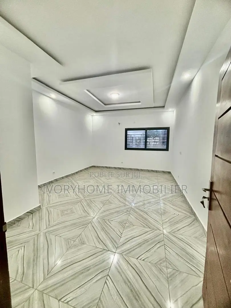 1chbre Appartement dans Cocody à Louer