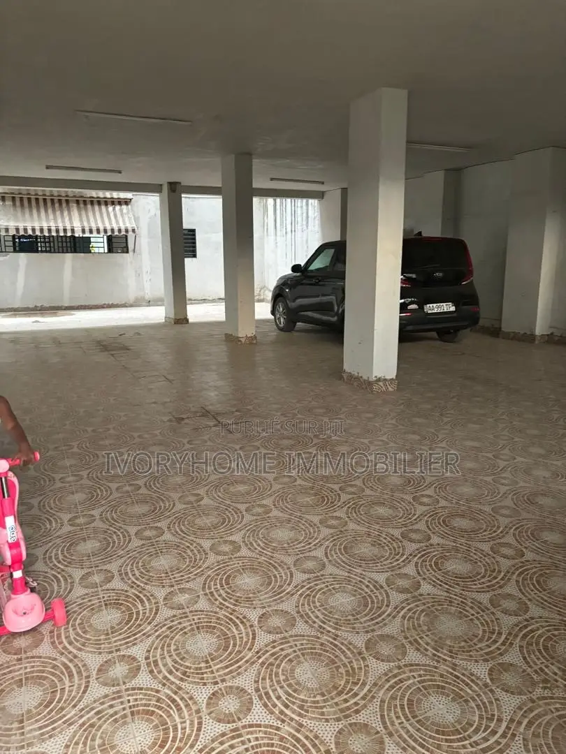1chbre Appartement dans Cocody à Louer