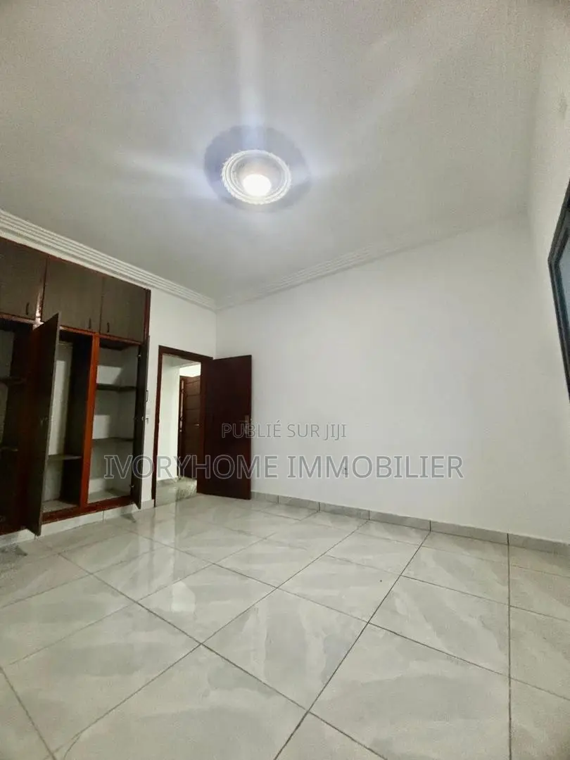 1chbre Appartement dans Cocody à Louer