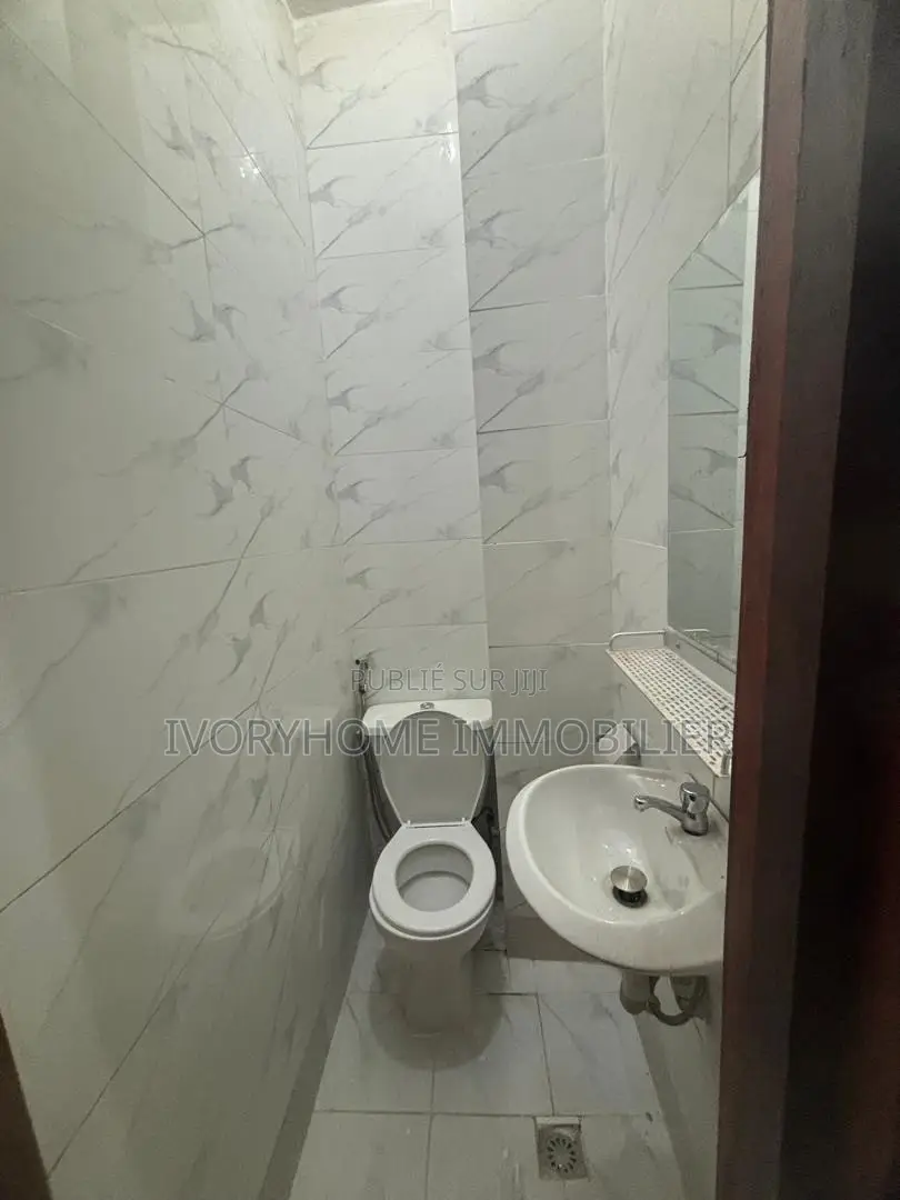 1chbre Appartement dans Cocody à Louer