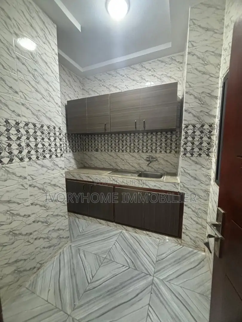 1chbre Appartement dans Cocody à Louer