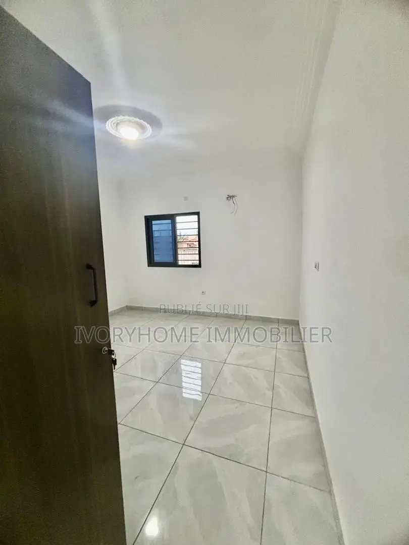 1chbre Appartement dans Cocody à Louer