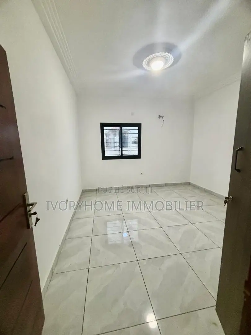 1chbre Appartement dans Cocody à Louer