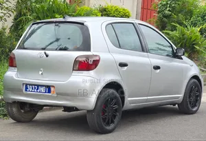 Toyota Yaris 1.4 2002 Gris