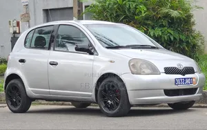 Toyota Yaris 1.4 2002 Gris