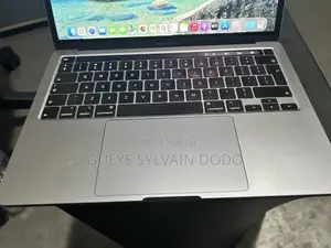 Ordinateur portable Apple MacBook Pro 2020 16GB Intel Core 7 SSD 1T