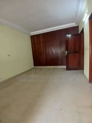 4chbre Duplex dans Boga Hugues, Cocody à Louer