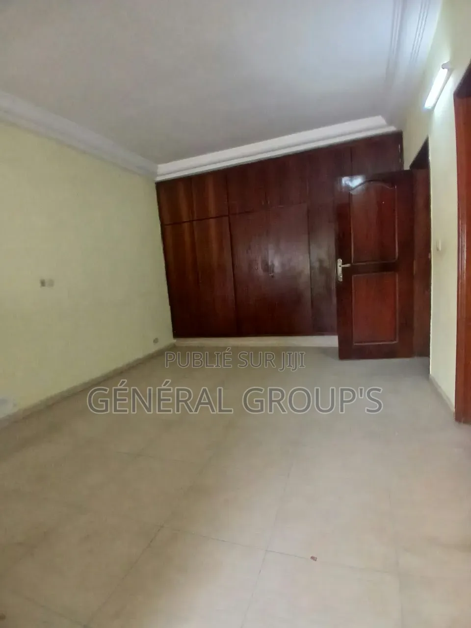 4chbre Duplex dans Boga Hugues, Cocody à Louer
