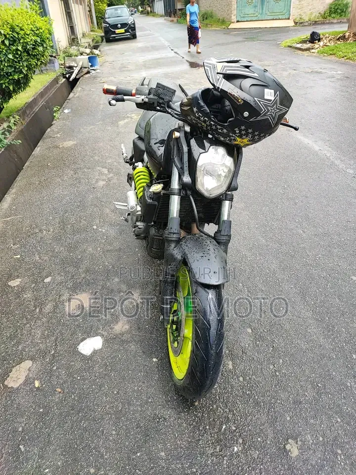 Nouveau Yamaha 2016 Gris