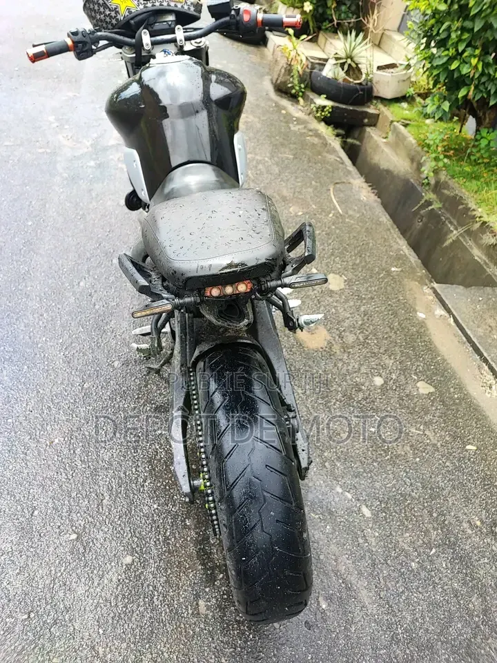 Nouveau Yamaha 2016 Gris