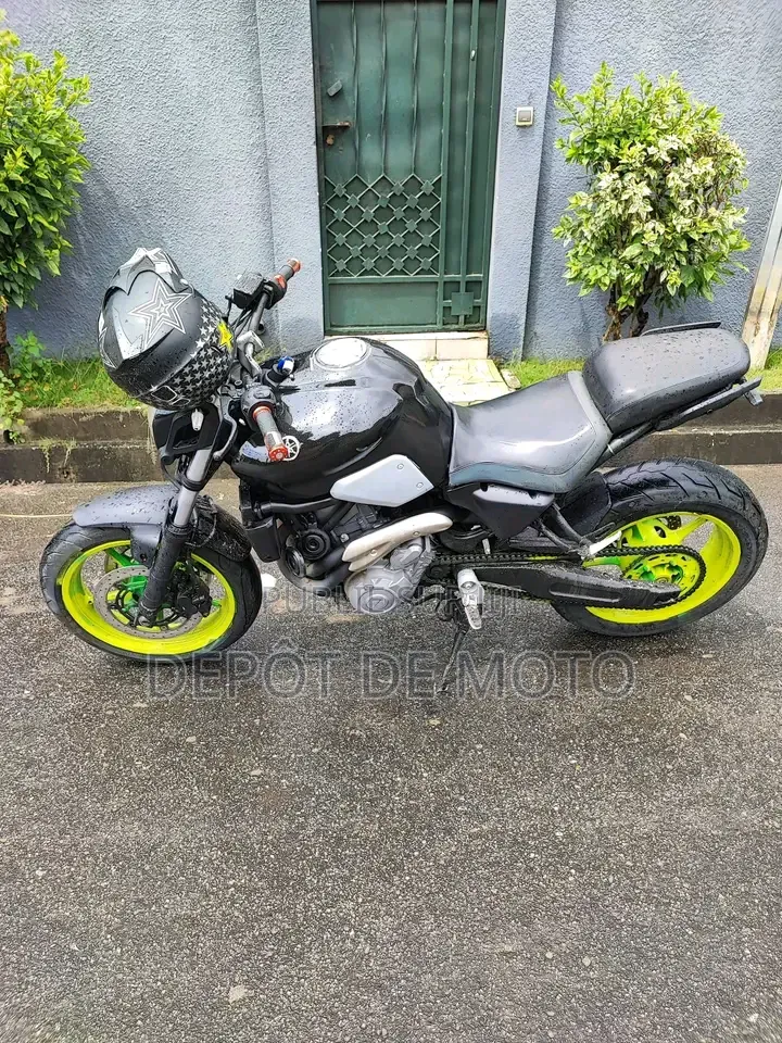 Nouveau Yamaha 2016 Gris