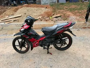 Nouveau TVS Rockz 125 2024 Rouge