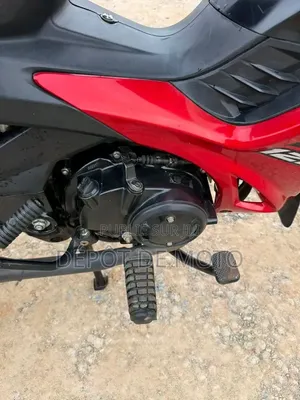 Nouveau TVS Rockz 125 2024 Rouge
