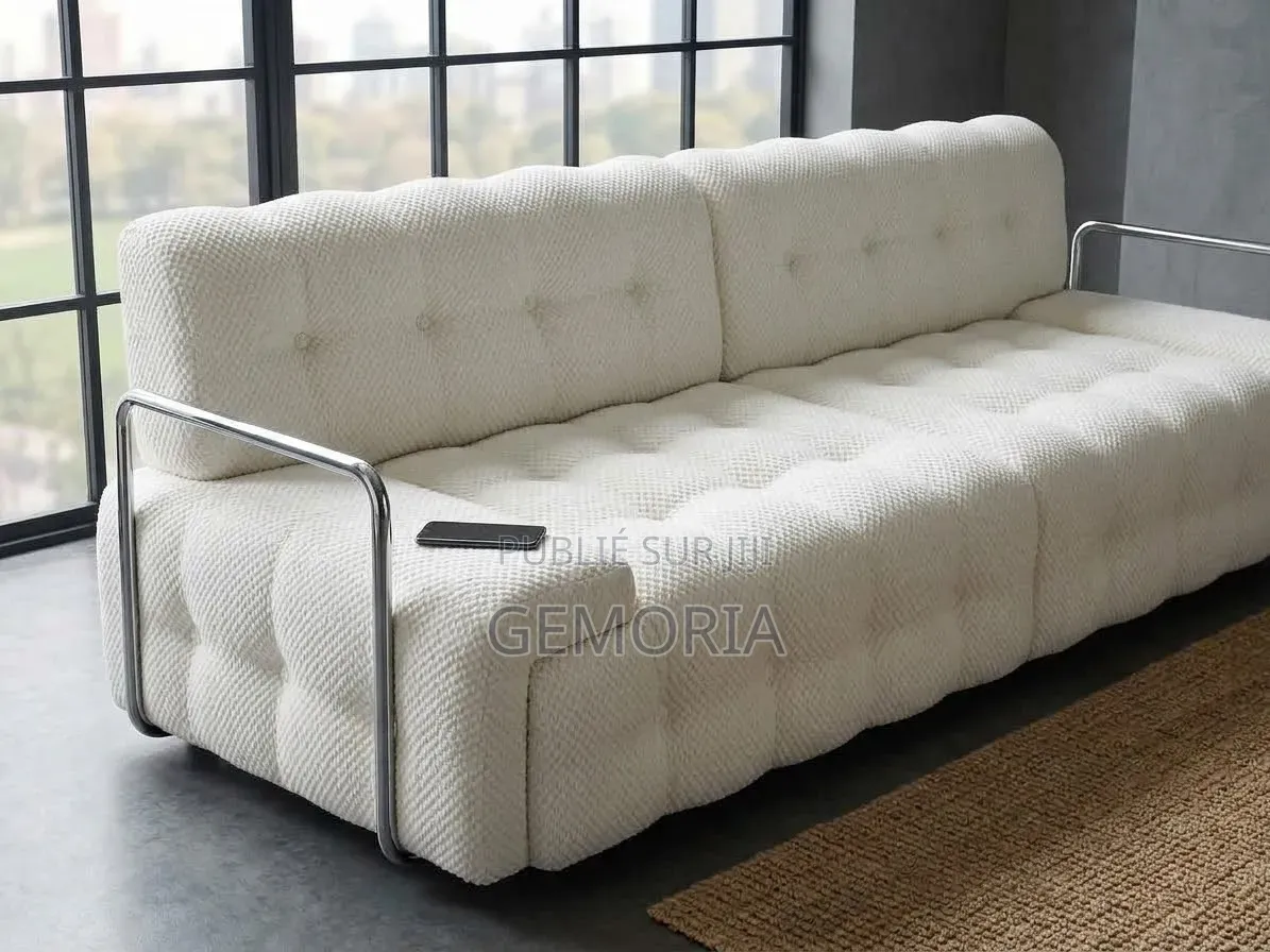 Canapé Capitonnée Moderniste "Pure Elegance" Tissu Relief Blanc Crème