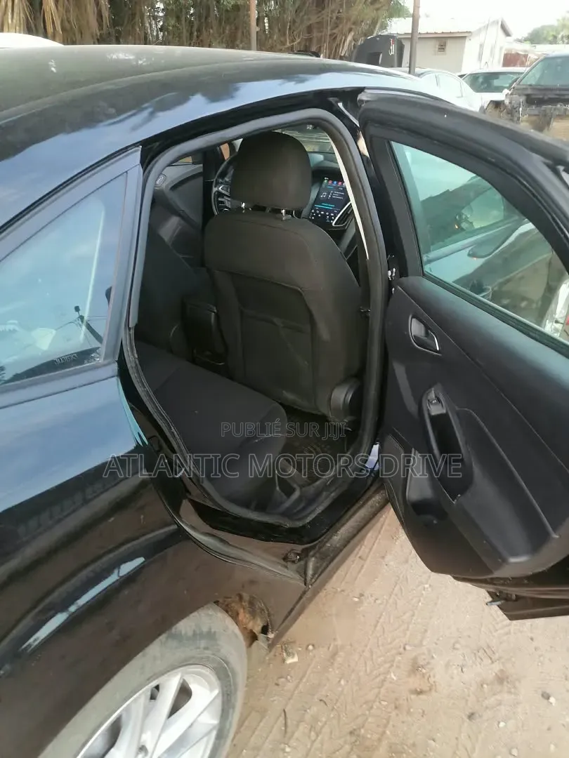 Ford Focus S Sedan FWD (2.0L 4cyl 5M) 2016 Noir