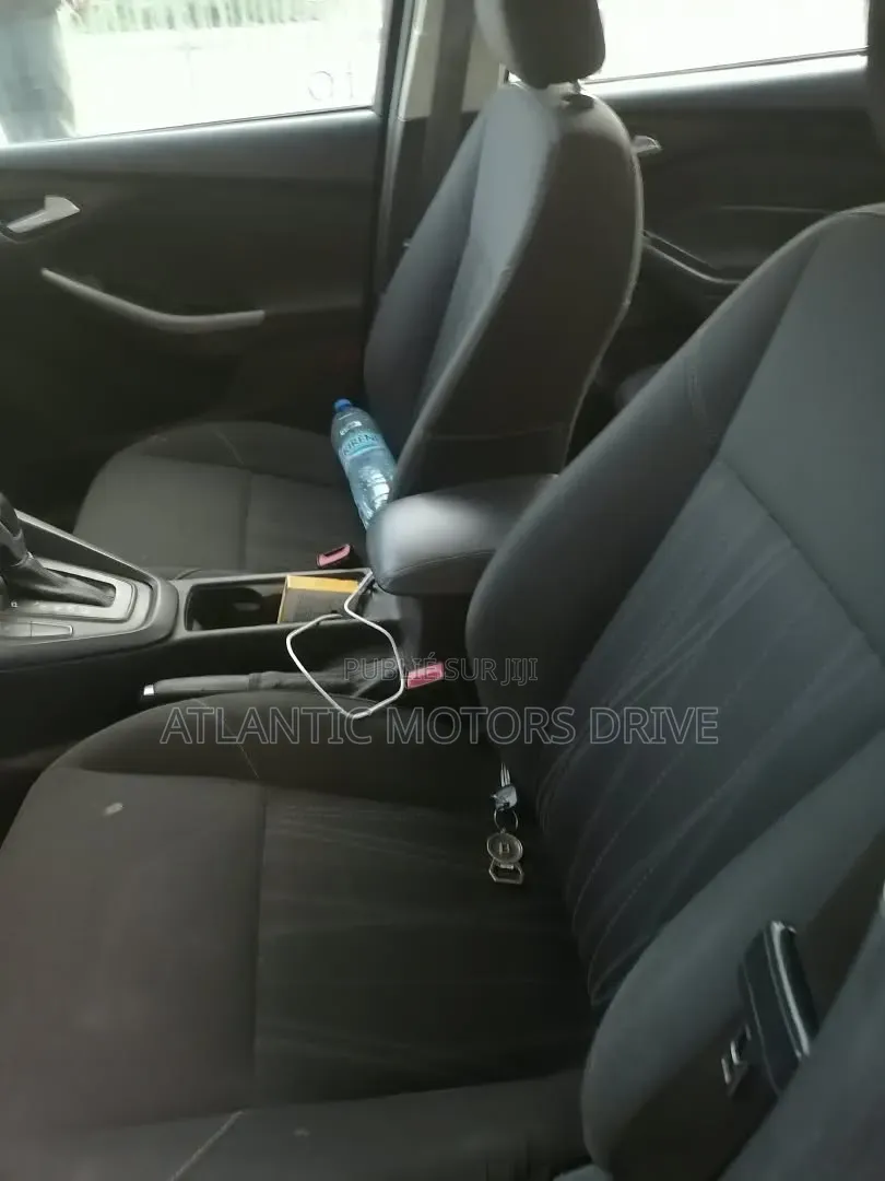 Ford Focus S Sedan FWD (2.0L 4cyl 5M) 2016 Noir