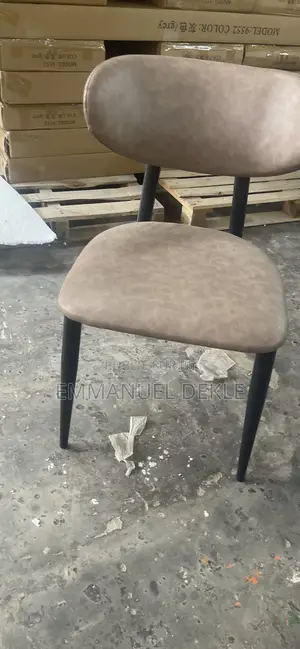 Chaise De Salle À Manger Et Autre 2 Pièce À 35.500