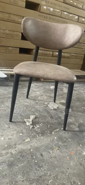 Chaise De Salle À Manger Et Autre 2 Pièce À 35.500