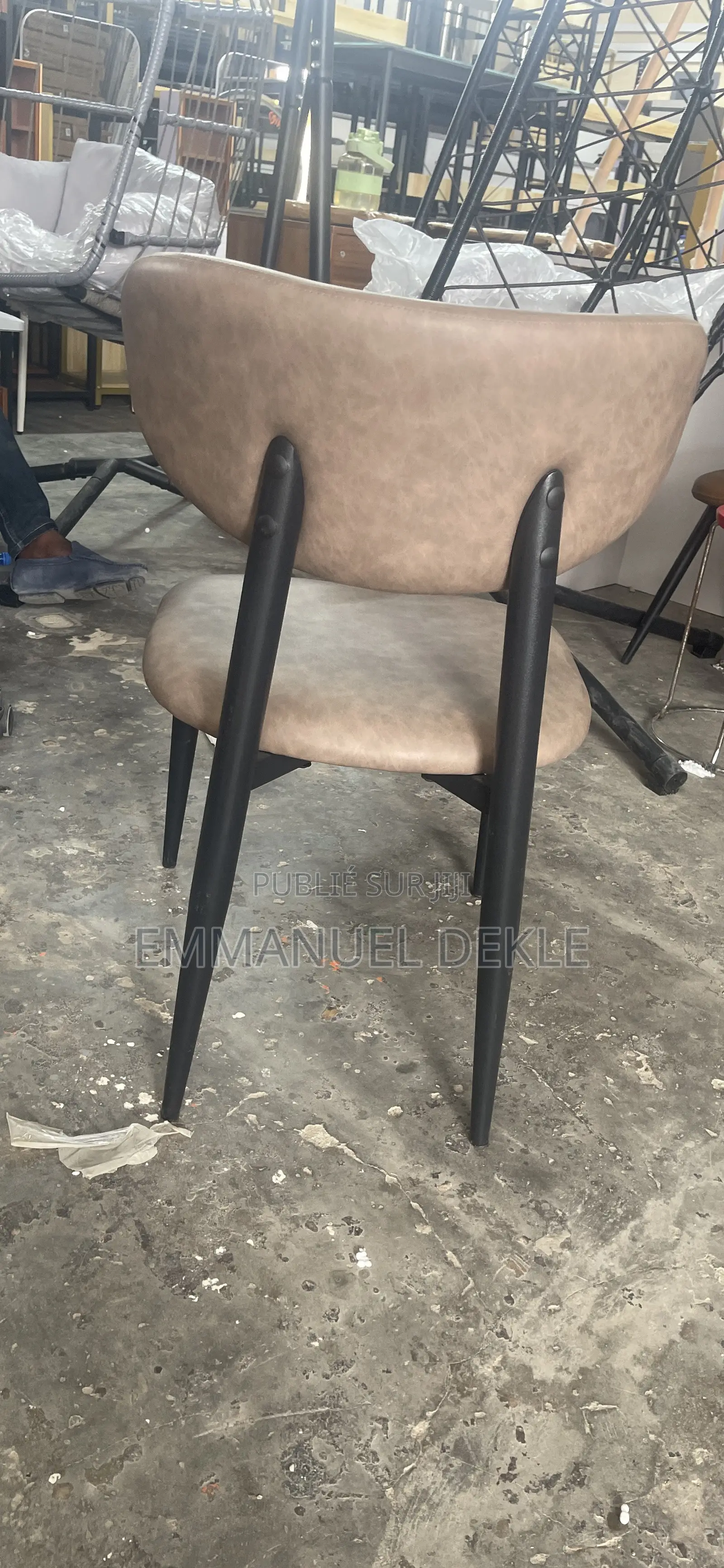 Chaise De Salle À Manger Et Autre 2 Pièce À 35.500