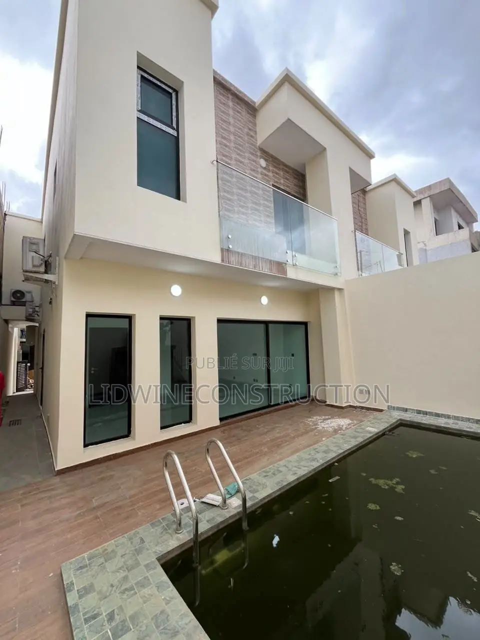 4chbre Villa dans Cocody à Vendre