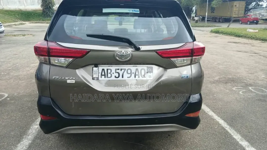 Toyota Rush 2023 Beige