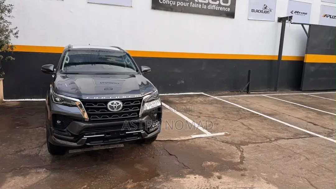 Toyota Fortuner 2025 Noir