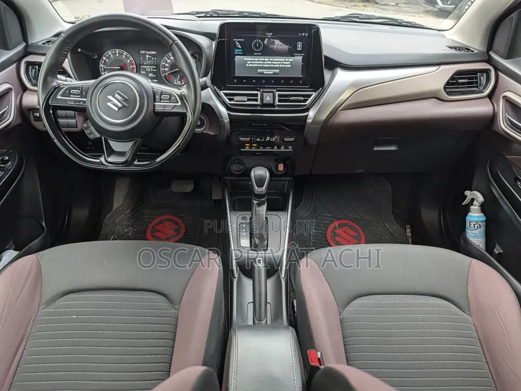 Nouveau Suzuki Fronx 2025 Gris