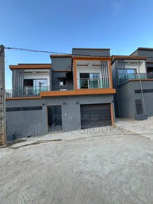 3chbre Duplex dans Boga Hugues, Cocody à Louer