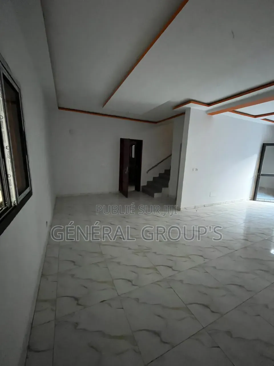 3chbre Duplex dans Boga Hugues, Cocody à Louer