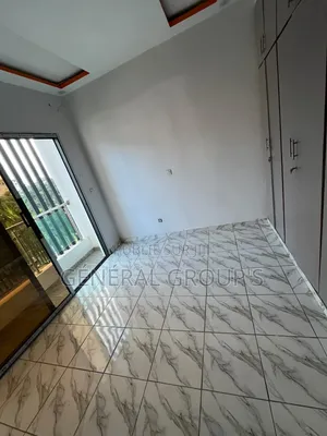 3chbre Duplex dans Boga Hugues, Cocody à Louer