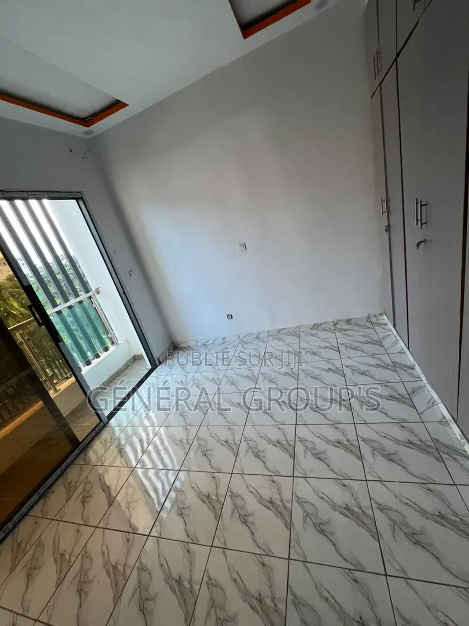 3chbre Duplex dans Boga Hugues, Cocody à Louer
