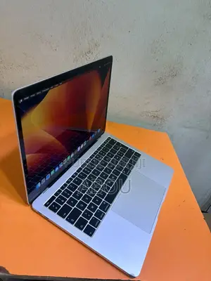 Ordinateur portable Apple MacBook Pro 2017 8GB Intel Core i5 SSD 256GB