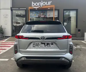 Toyota Urban Cruiser 2025 Gris