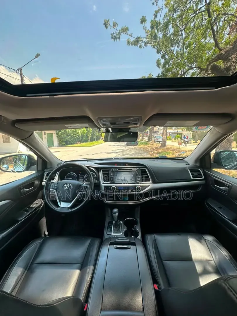 Toyota Highlander LE 4x2 (2.7L 4cyl 6A) 2018 Noir