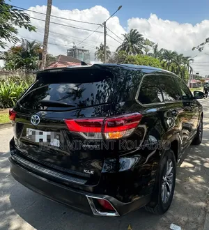 Toyota Highlander LE 4x2 (2.7L 4cyl 6A) 2018 Noir