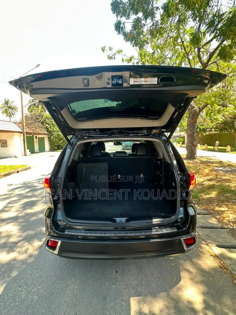 Toyota Highlander LE 4x2 (2.7L 4cyl 6A) 2018 Noir