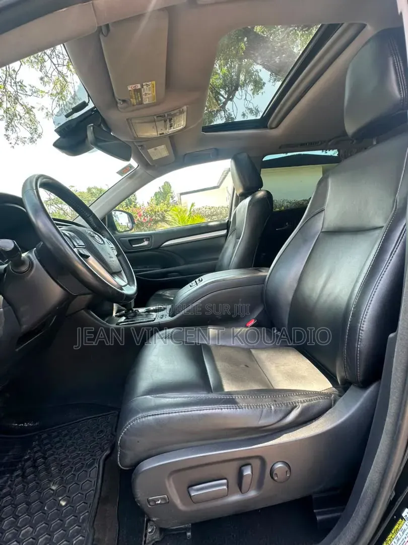 Toyota Highlander LE 4x2 (2.7L 4cyl 6A) 2018 Noir