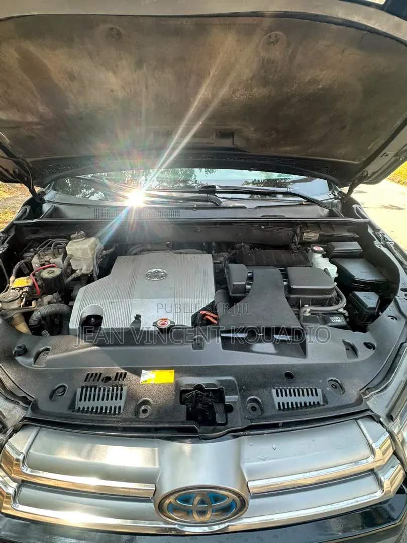 Toyota Highlander LE 4x2 (2.7L 4cyl 6A) 2018 Noir