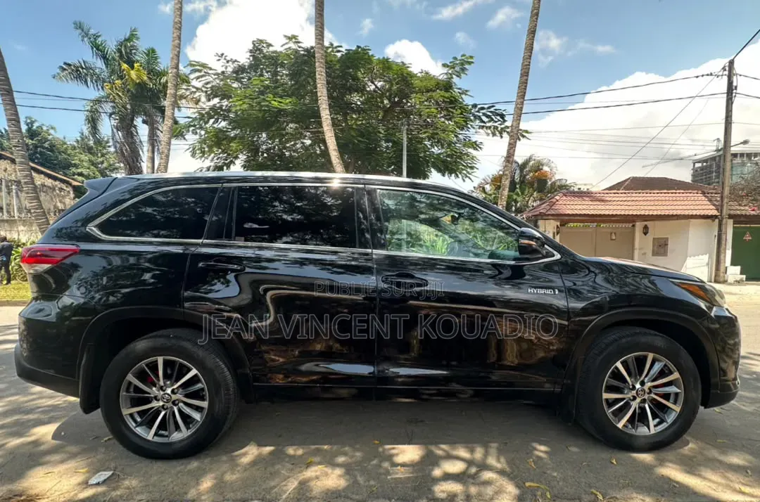 Toyota Highlander LE 4x2 (2.7L 4cyl 6A) 2018 Noir