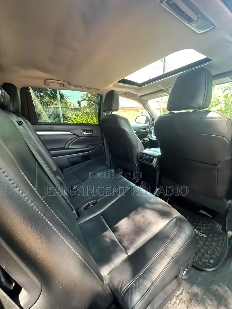Toyota Highlander LE 4x2 (2.7L 4cyl 6A) 2018 Noir
