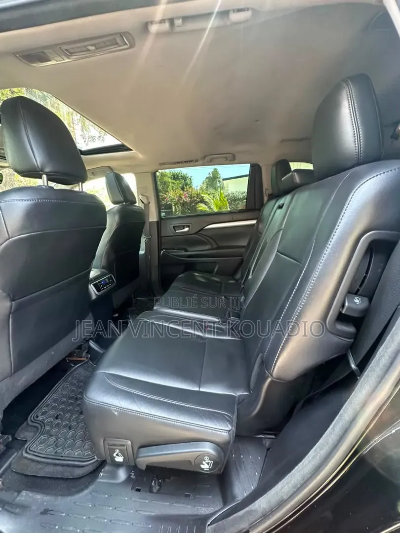 Toyota Highlander LE 4x2 (2.7L 4cyl 6A) 2018 Noir