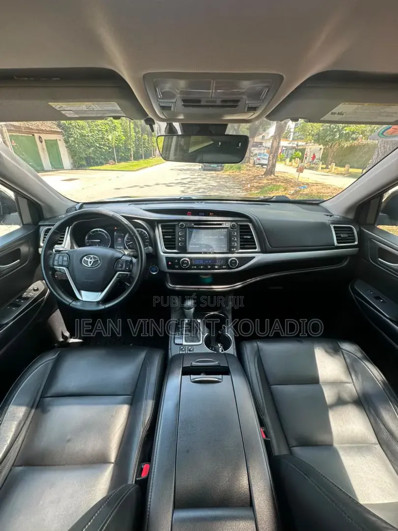 Toyota Highlander LE 4x2 (2.7L 4cyl 6A) 2018 Noir