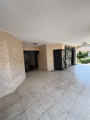 13chbre Appartement dans Duplex Cocody à Vendre