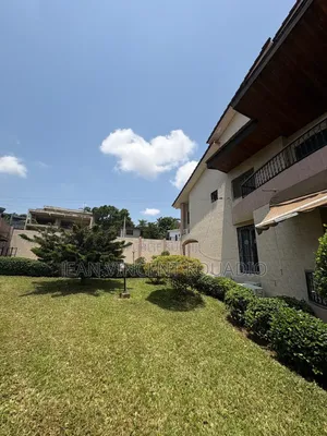 13chbre Appartement dans Duplex Cocody à Vendre