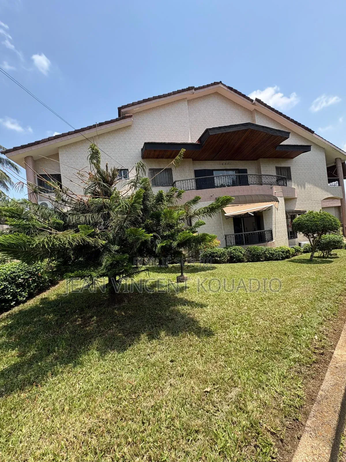 13chbre Appartement dans Duplex Cocody à Vendre