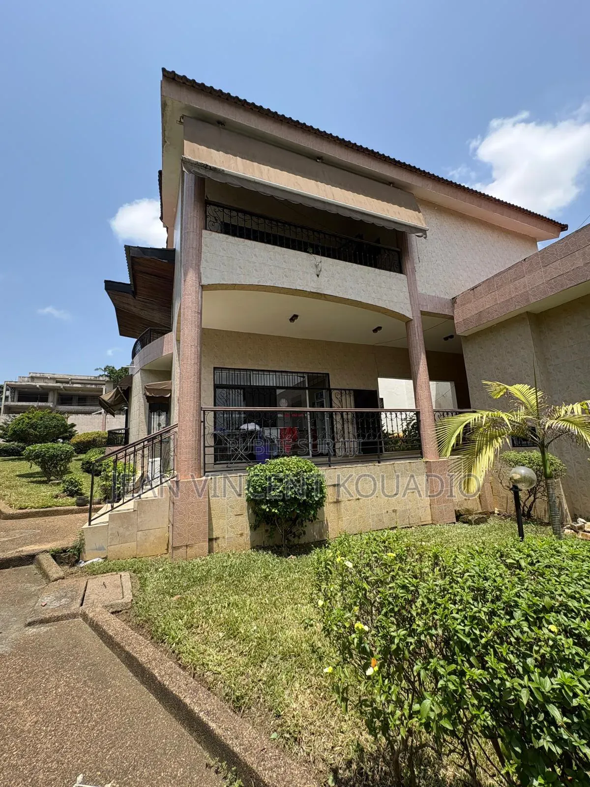 13chbre Appartement dans Duplex Cocody à Vendre