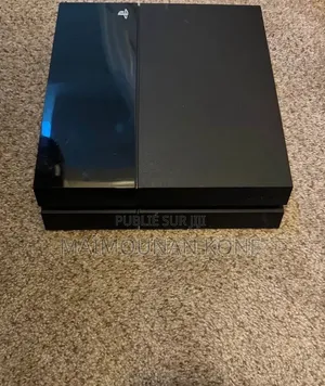 Le Téléphone Est Nouveau Dans Carton